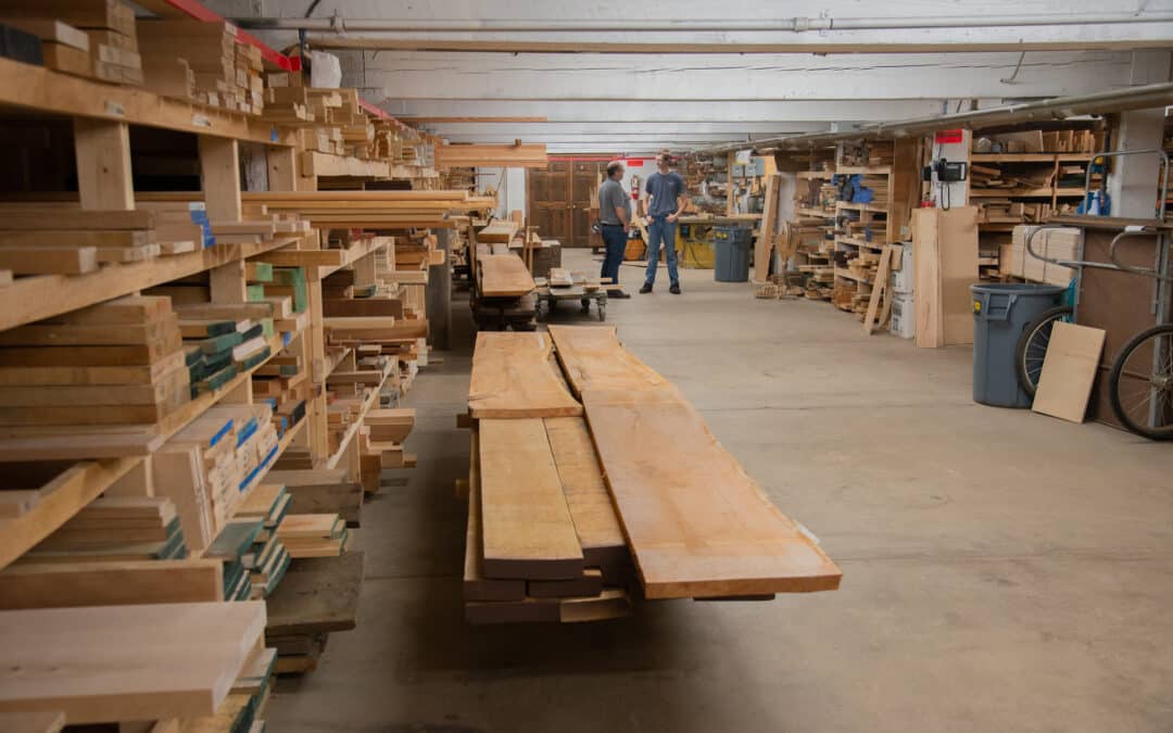3 Advantages of Using Custom Woodwork Accents in Your Home